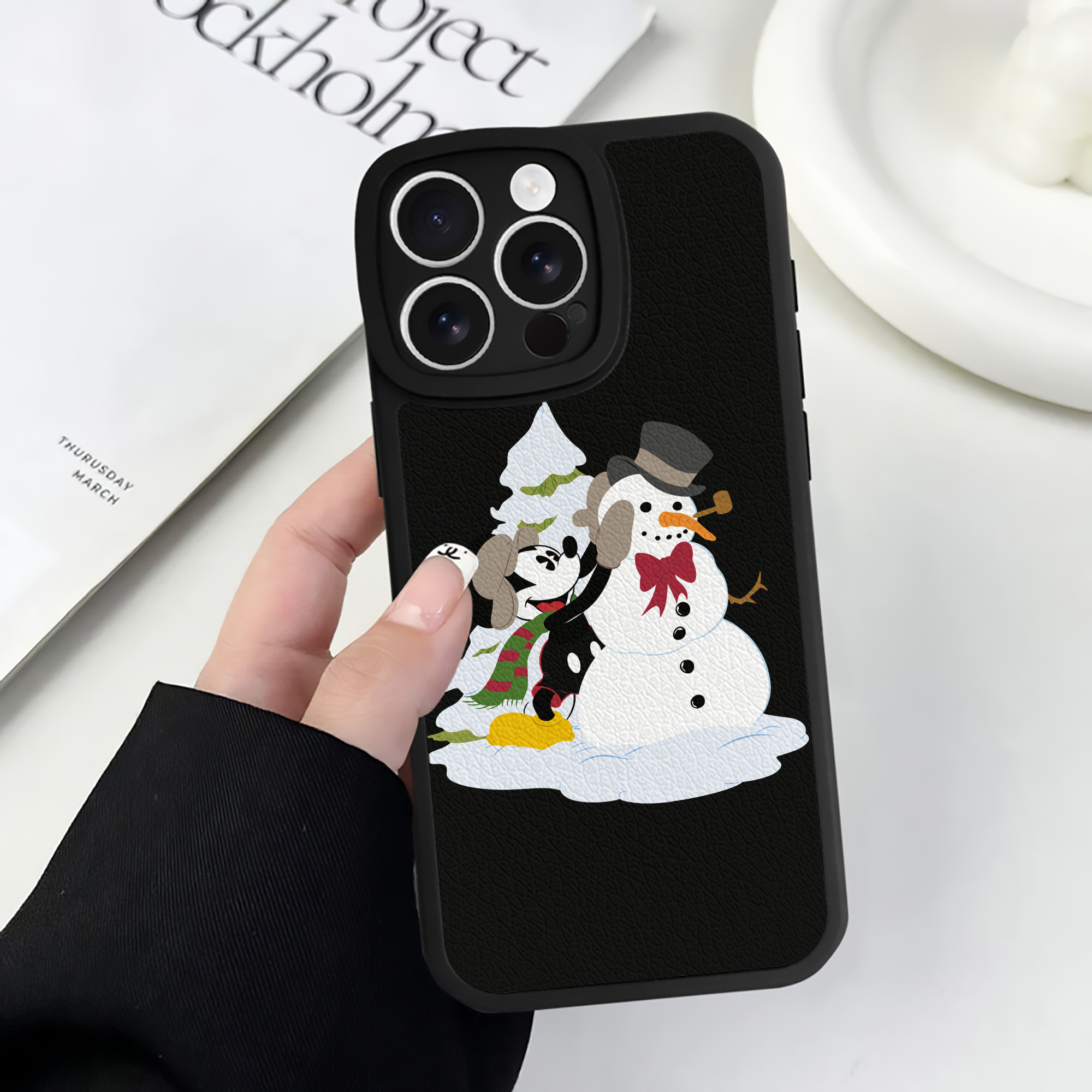 （画像用） ミッキーマウス Mickey Mouse 【iPhone 16シリーズ対応】シリコンスマホケース（レザー調） 材質：シリコン